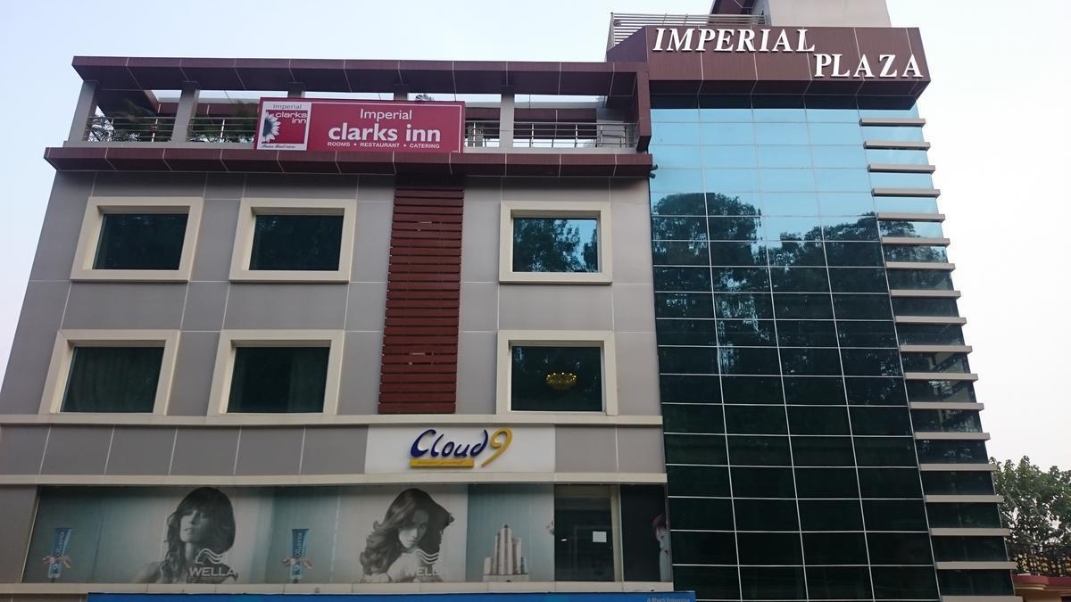 Imperial Clarks Inn デヘラードゥーン エクステリア 写真